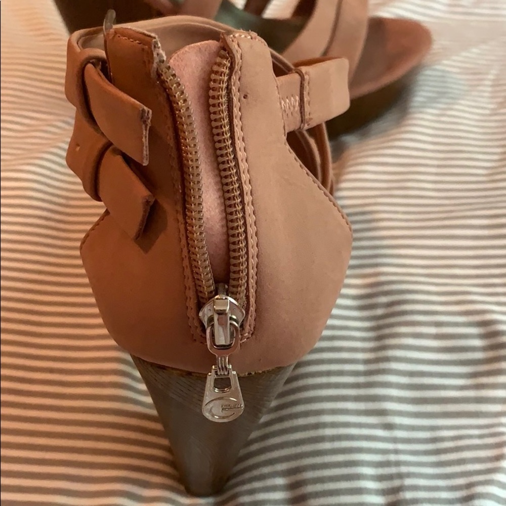 Heels - Picture 3 of 3